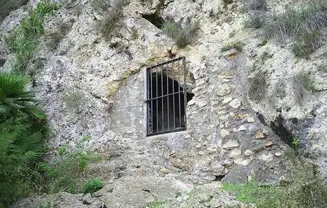 Hotels near Cueva de las Aranas