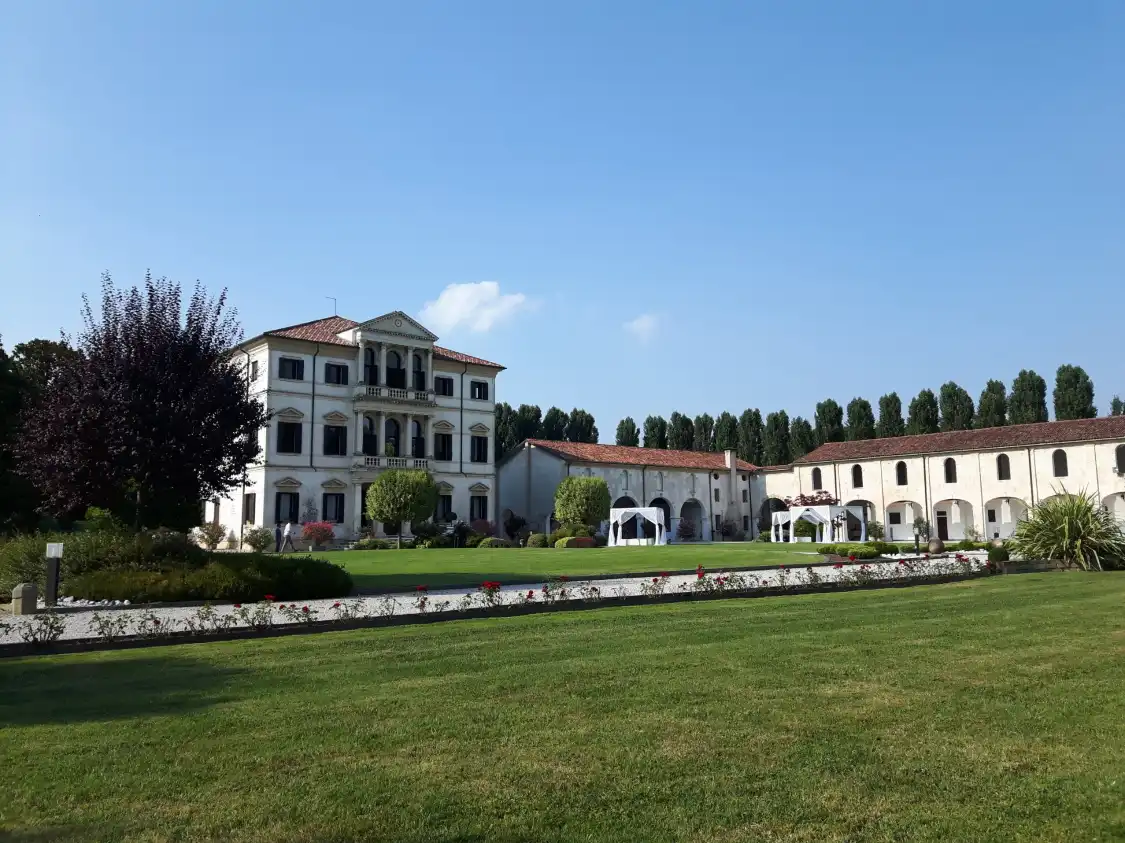 Hotel in zona Villa Pacchierotti De Benedetti - Location per matrimoni ed eventi