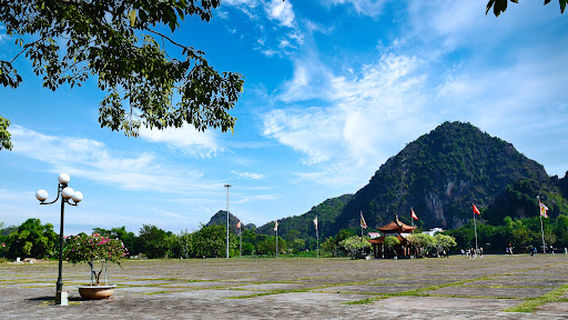 Temple of Emperor Le Dai Hanh