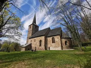 Romański kościół św. Jana Chrzciciela i św. Katarzyny Aleksandryjskiej w Świerzawie