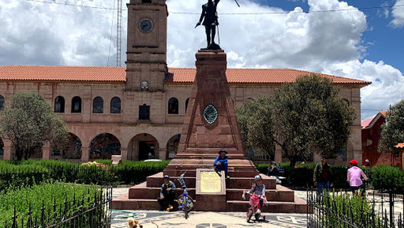 Plaza "4 De Junio" Lampa