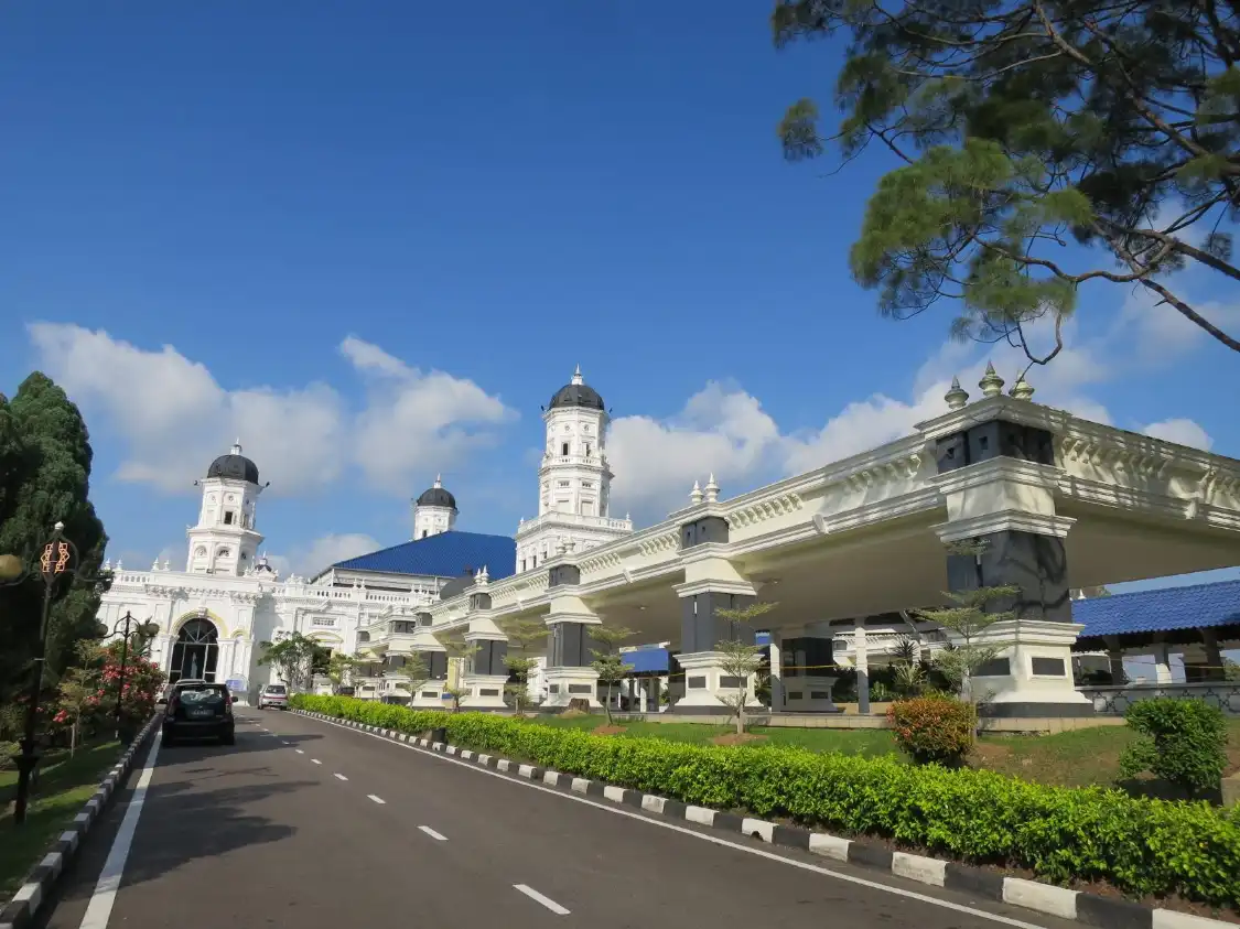 Hotels near Sultan Abu Bakar Mosque