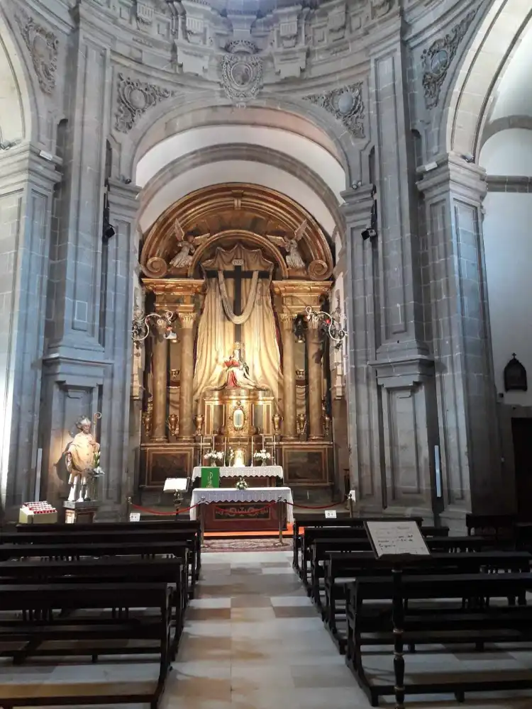 Hotels near Church of San Fructuoso