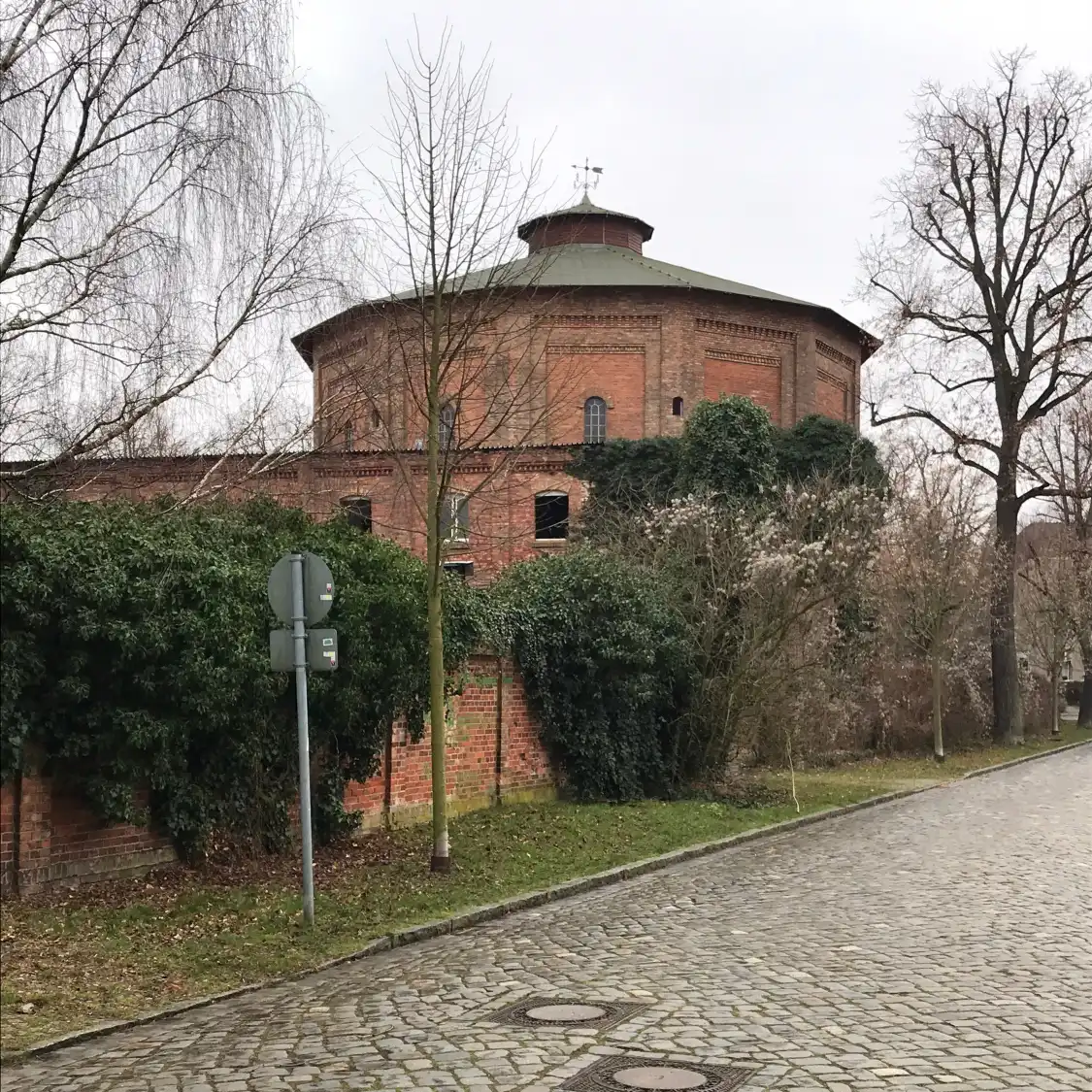 Historischer Gasometer附近的飯店