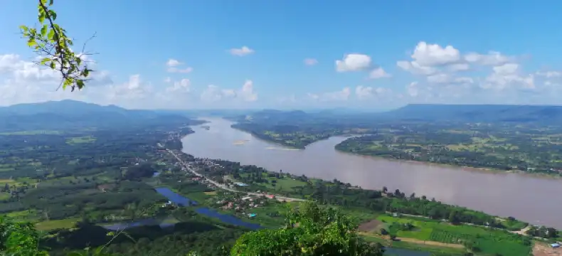 โรงแรมในอำเภอ สังคม