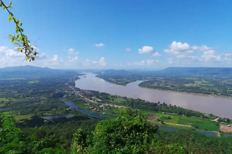 Hotels near Wat Lam Pupan