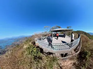 Mirador y Cabañas "El Alto"