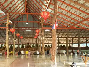 Wat Phu Khao Kaeo