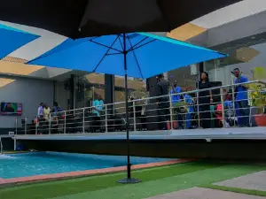 Signatures Sport Bar & Night Club