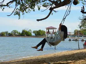 Pantai Ujunge