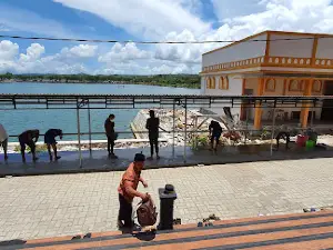 Mesjid Agung Al Munajad
