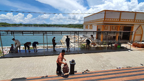 Mesjid Agung Al Munajad