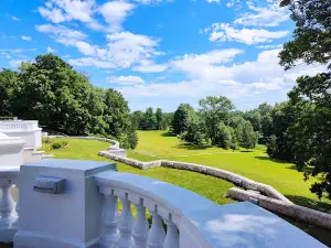 Renavas Manor