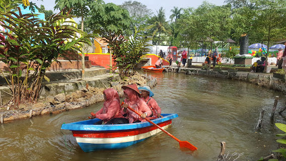 Kolam renang palem indah