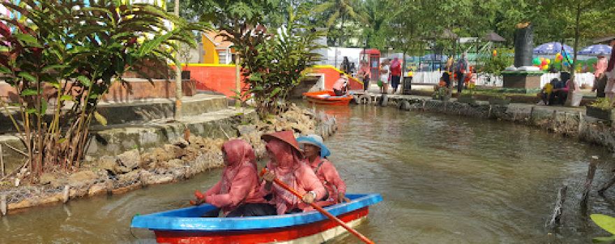 Kolam renang palem indah