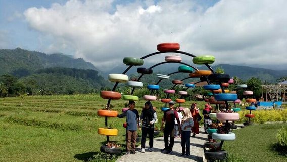 New Small World (Taman Miniatur Dunia)