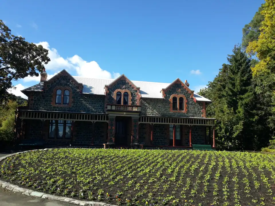 1_Isel House