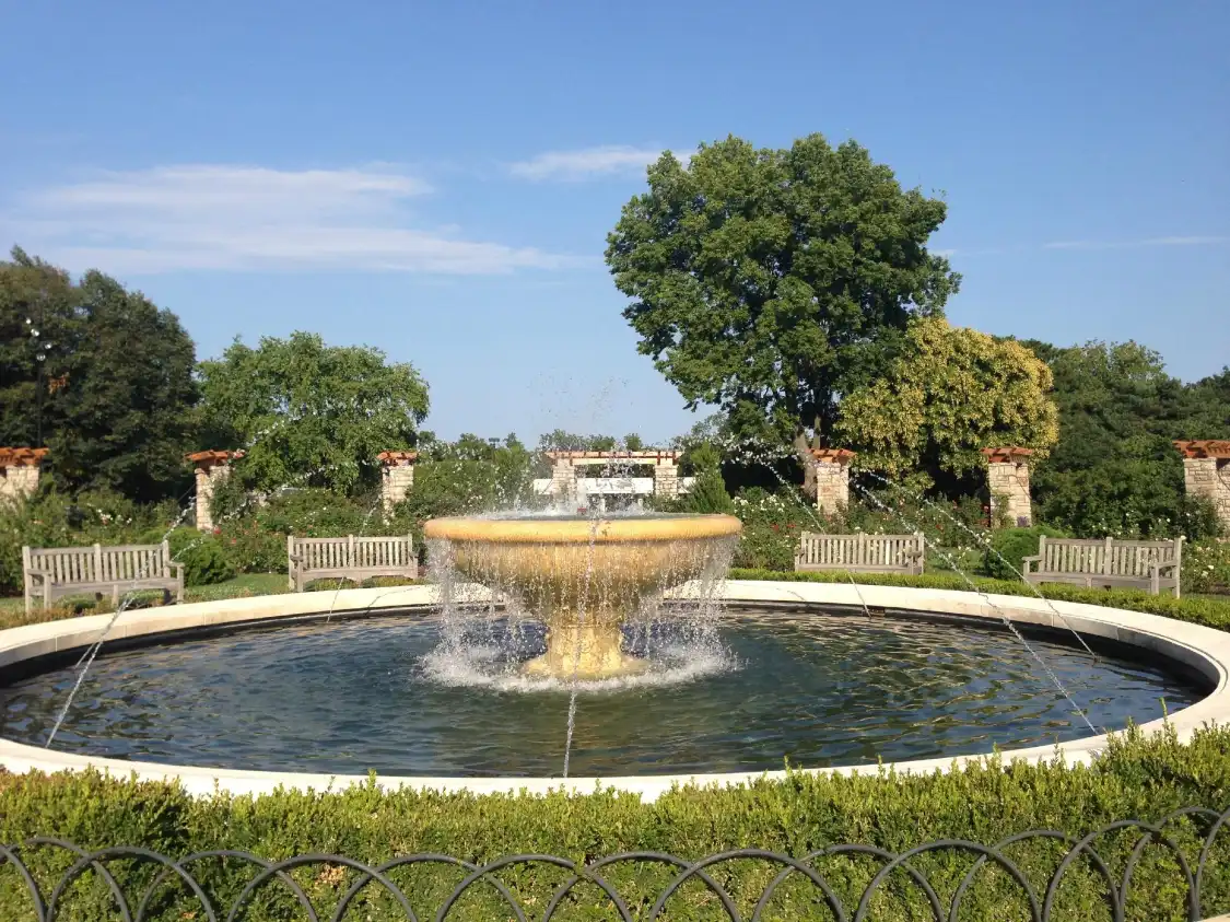 Hotels near Loose Park Rose Garden