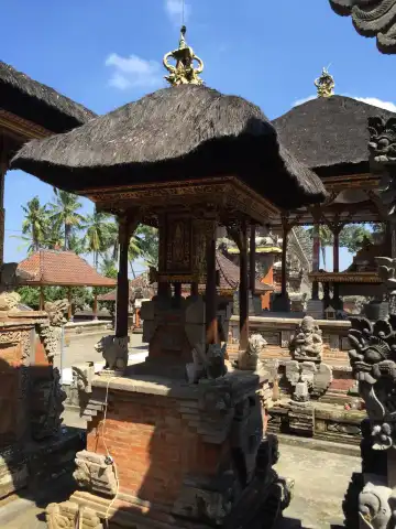 Hotel berhampiran Pura Dalem Sidan