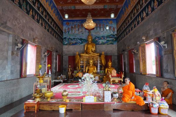 Wat Intharam (Luang Pho To)