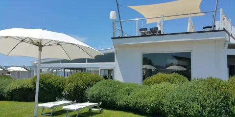 V Lounge Beach