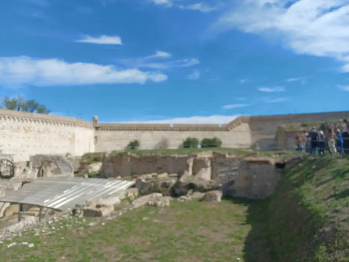 Hotels near Roman Amphitheatre