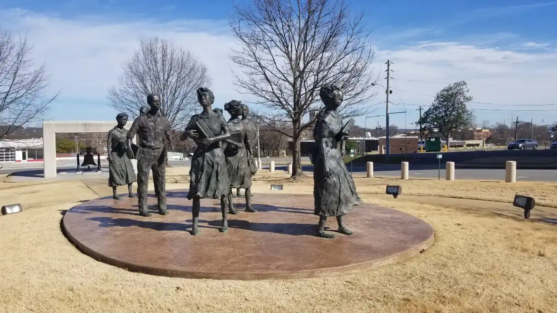 Hotels near Testament: The Monument to the Little Rock Nine