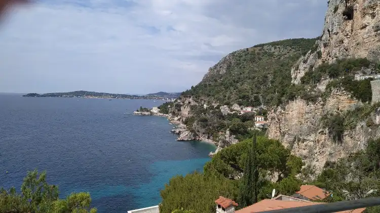 Hotels near Plage des Pissarelles