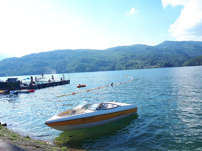 Pontonska Plaža Na Jezeru Perućac