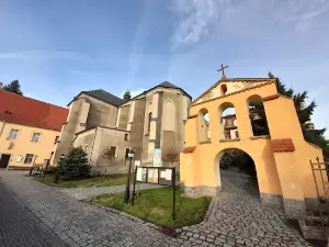 Kościół Rzymskokatolicki Pw. Podwyższenia Krzyża Świętego