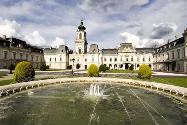Hotels in Deg