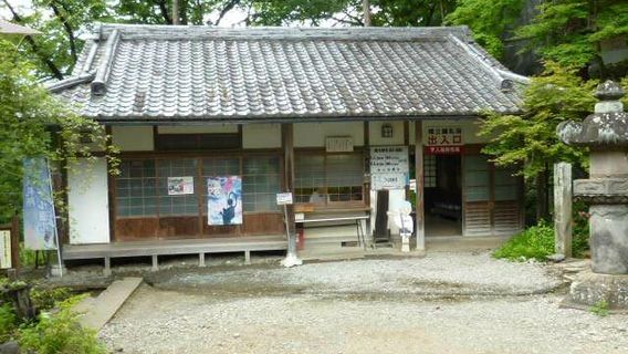 Hashidate Limestone Cave