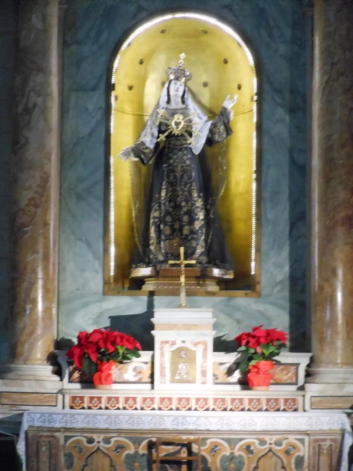 Hotel dekat Chiesa di San Pietro a Majella