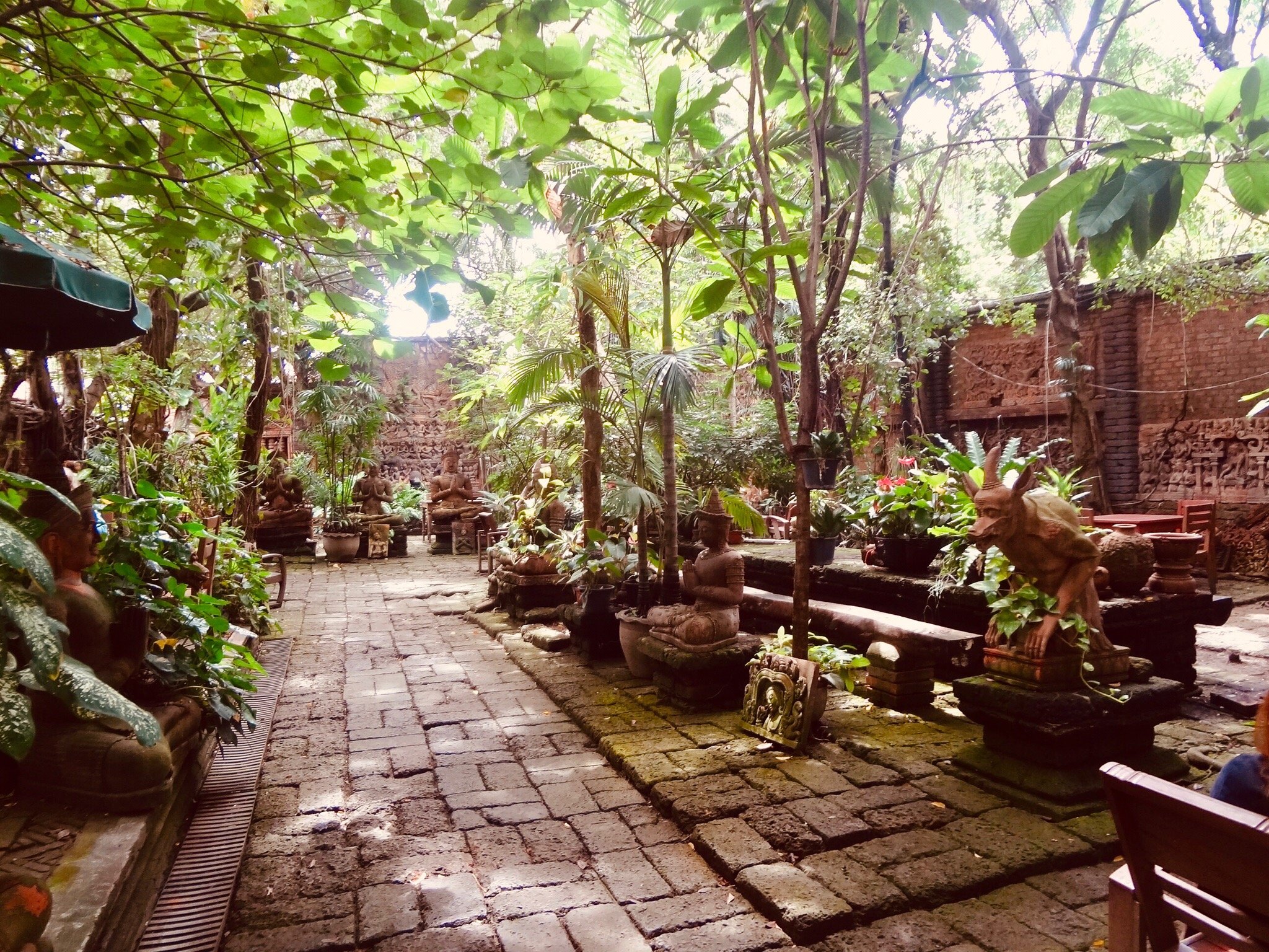 Hotels near Baan Phor Liang Meun's Terra-Cotta Arts