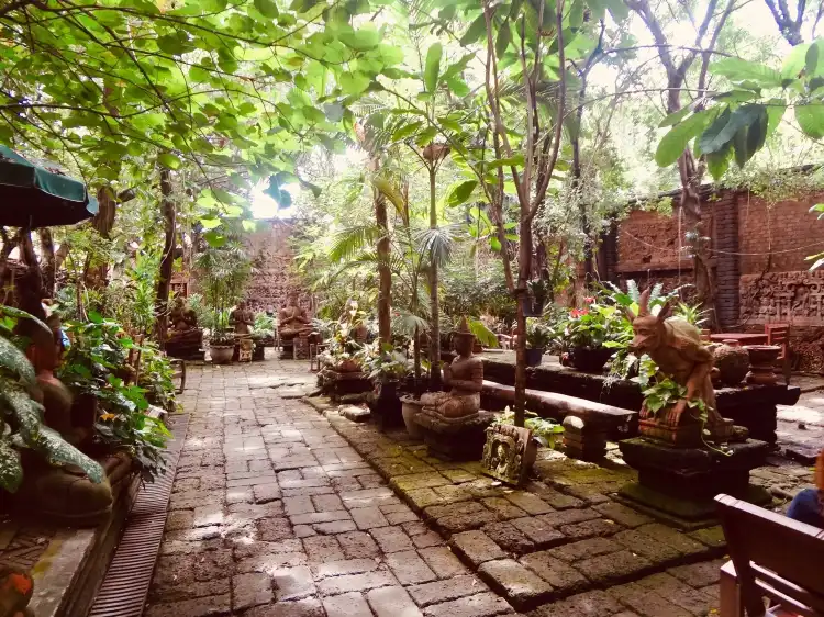 Hotels near Baan Phor Liang Meun's Terra-Cotta Arts
