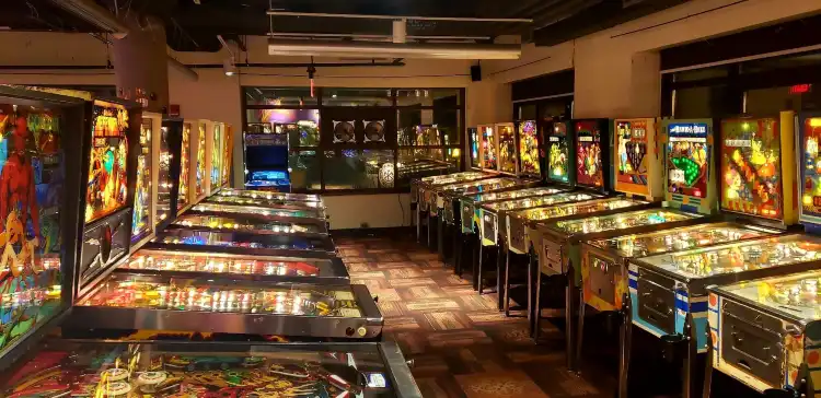Hotels near Roanoke Pinball Museum