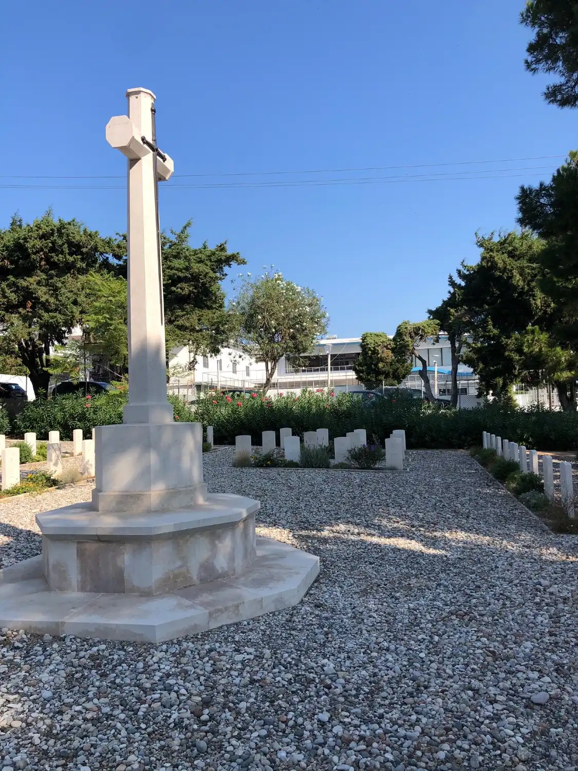 Hotels near Commonwealth War Cemetery