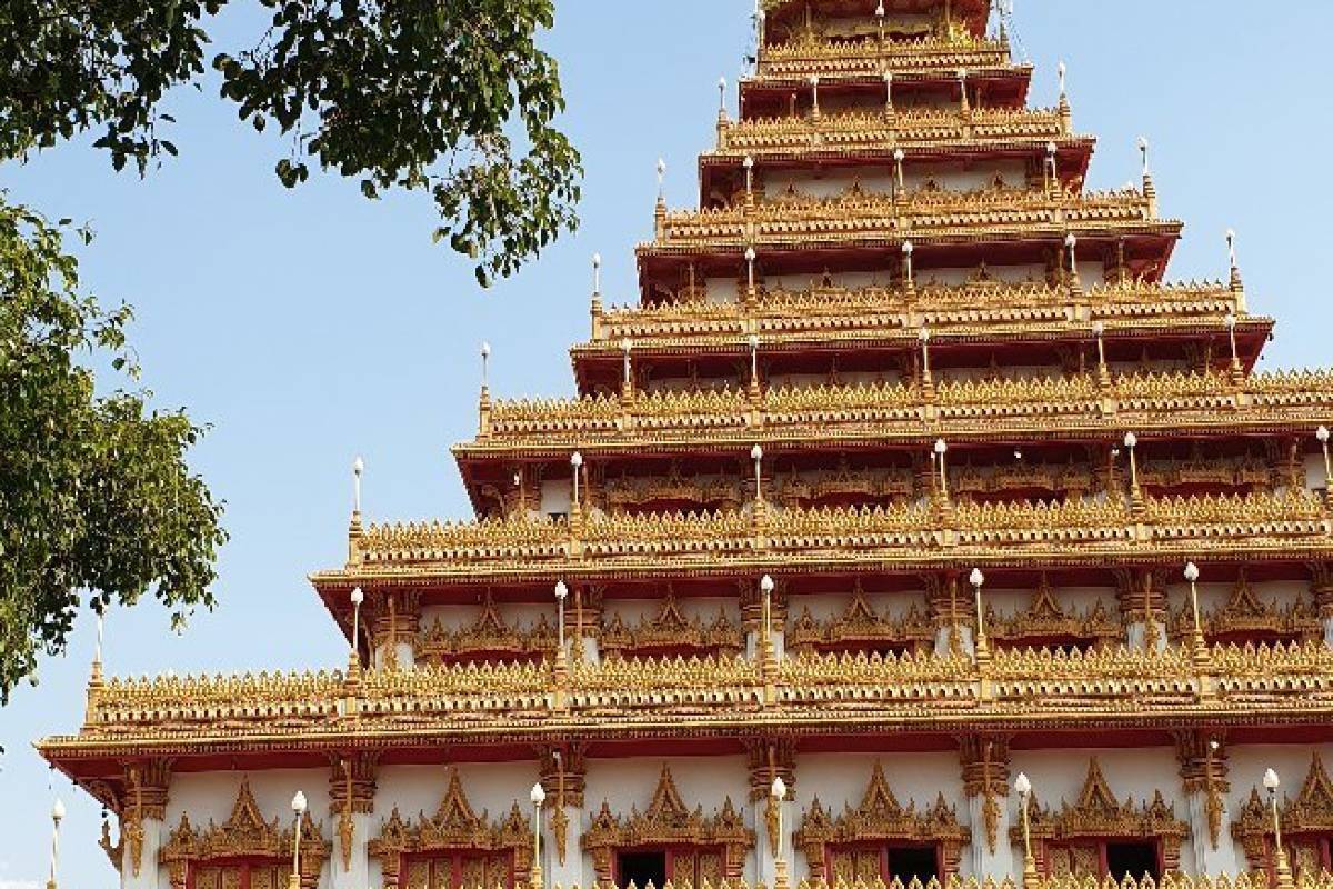พระมหาธาตุแก่นนคร