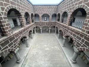 Hakkari Meydan Medresesi