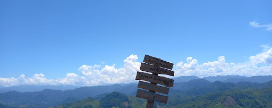 BUKIT SENAYAN DESA BULO KEC. BULO (NEGERI ATAS AWAN)