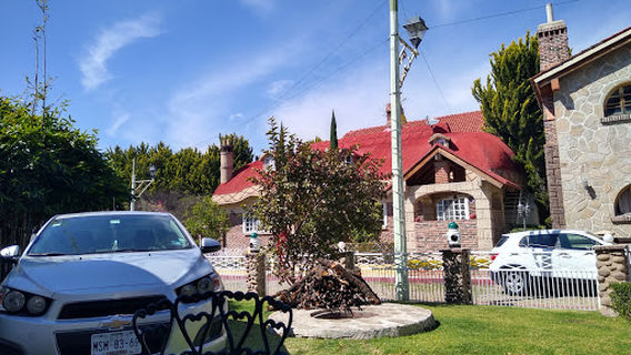 Plaza Principal Barrio De La Magdalena