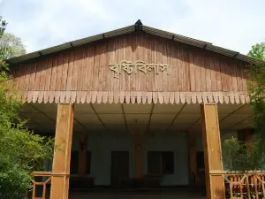 Nuhash Polli