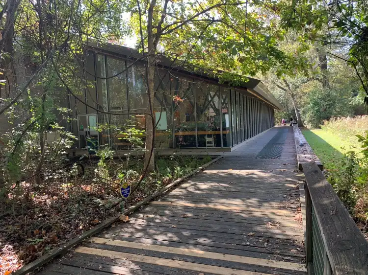 Hotels near BREC's Bluebonnet Swamp Nature Center