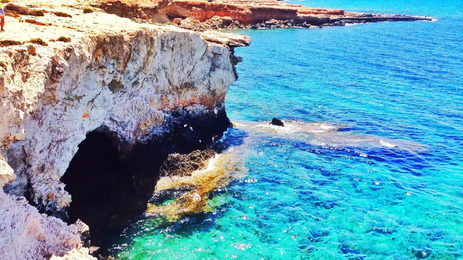 Hotels near Sea Caves