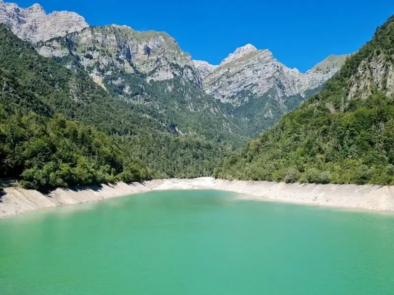 Hotel in zona Lago della Stua in Val Canzoi