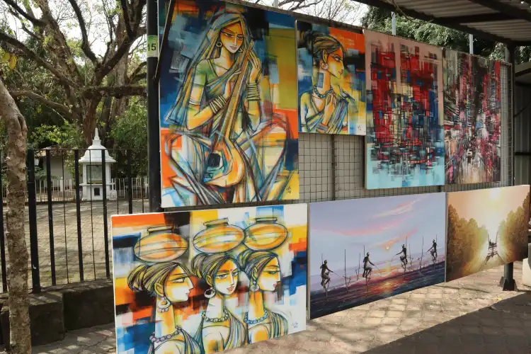 Hotels near Nelum Pokuna Art Street