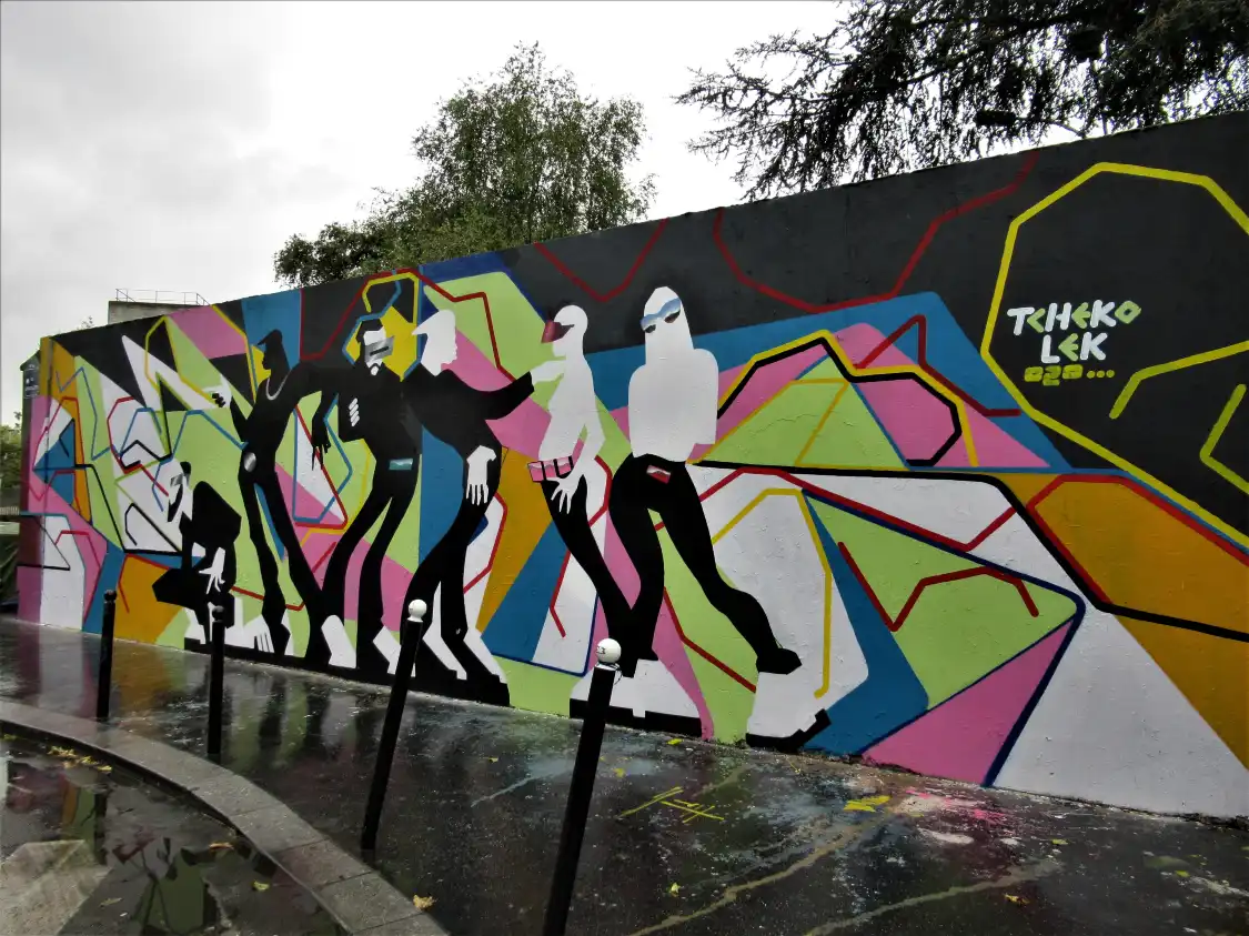 Hotels near Fresque Marko93 et Gregos