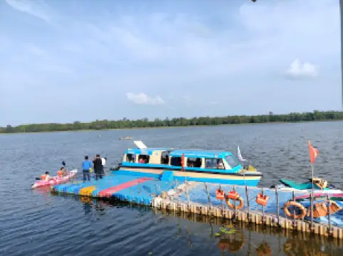 Tampara Lake Waterfront Restaurant & Watersports