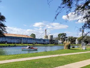 Paseo Del Lago