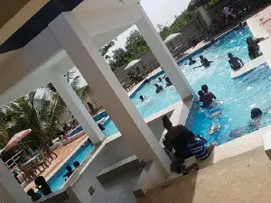 Piscina agua club los corrales